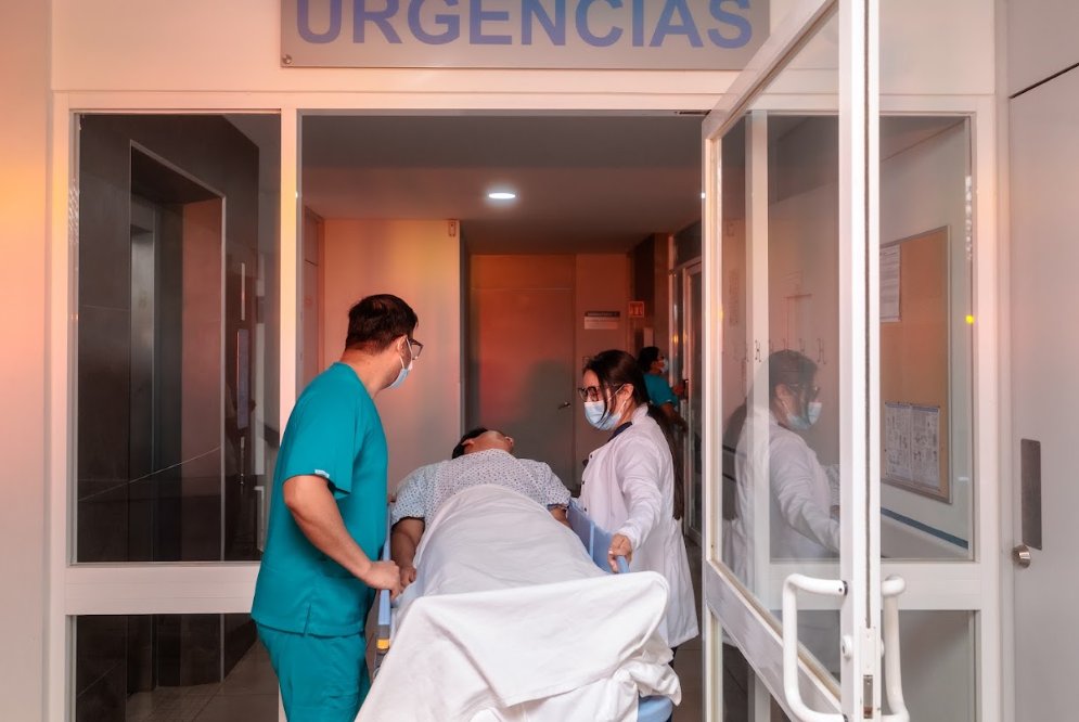 Entrada del área de Urgencias de Hospital San Lucas